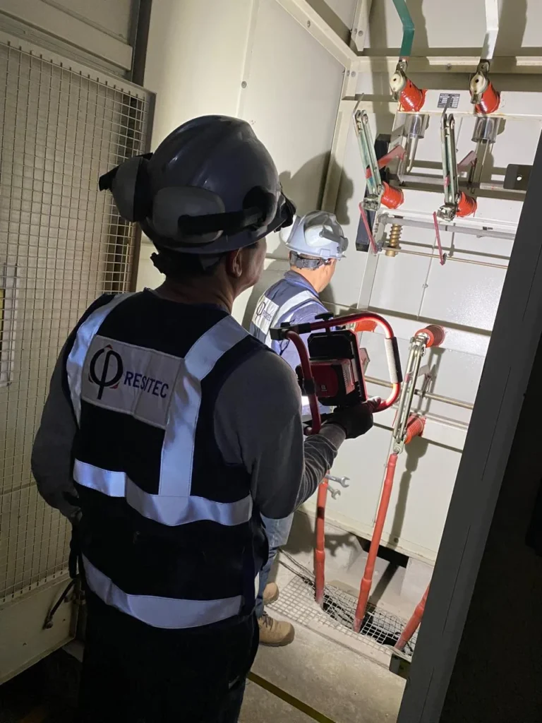 Mantenimiento de una subestación eléctrica1