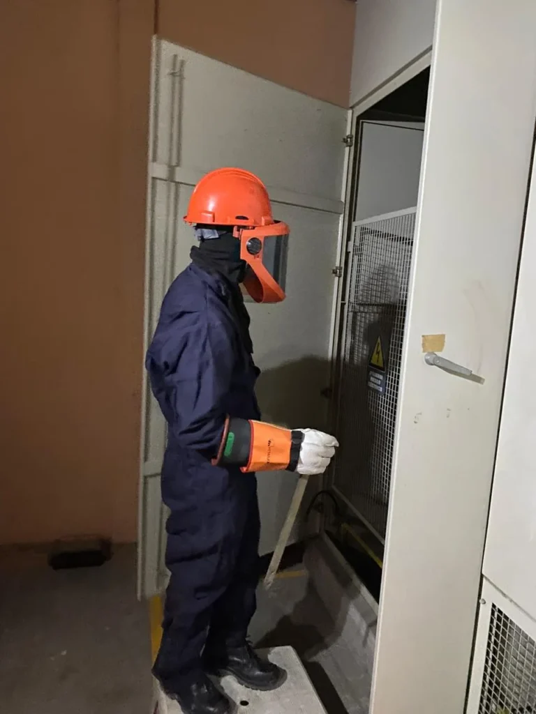 Mantenimiento de una subestación eléctrica3